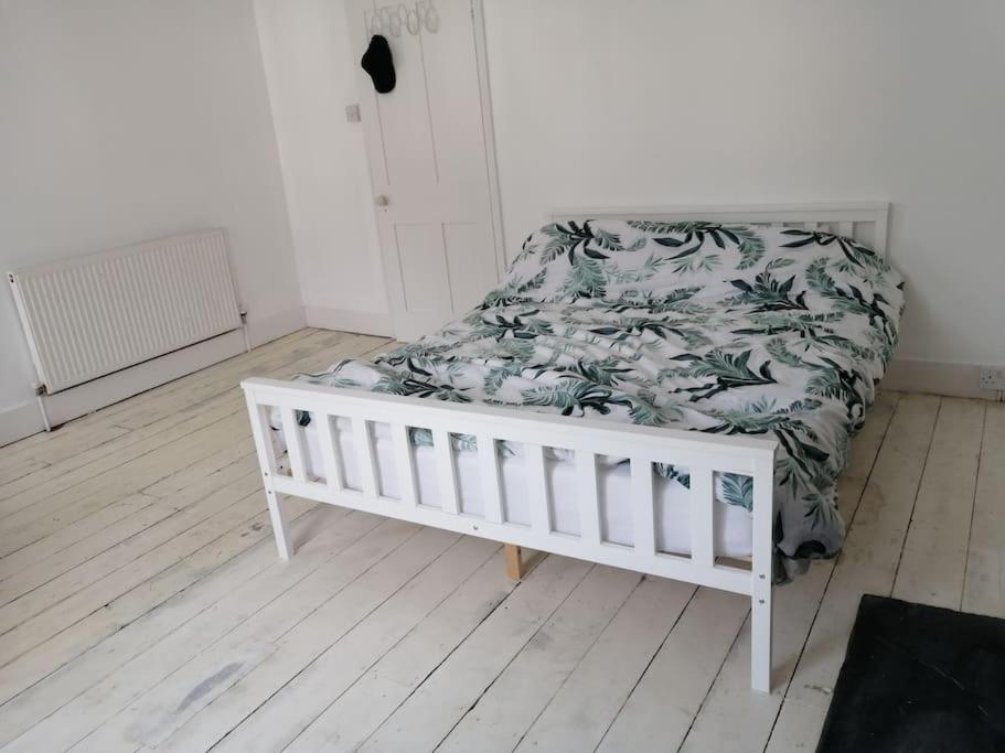 Villa Seaside 2 Bed Terraced House With Garden Hastings Exterior foto